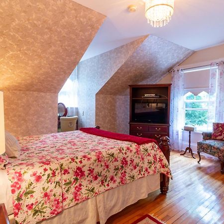 The Dawson House Bed & Breakfast Шарлоттаун Экстерьер фото